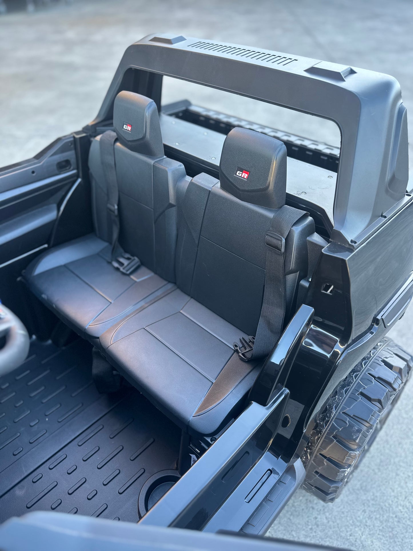 Revo Toyota HiLux 2 Seat Ute 24V - Grey