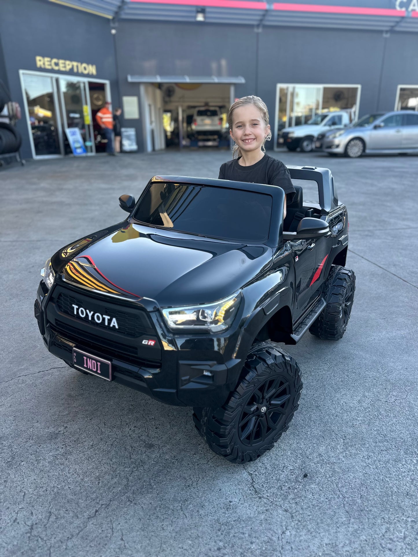 Revo Toyota HiLux 2 Seat Ute 24V - Black