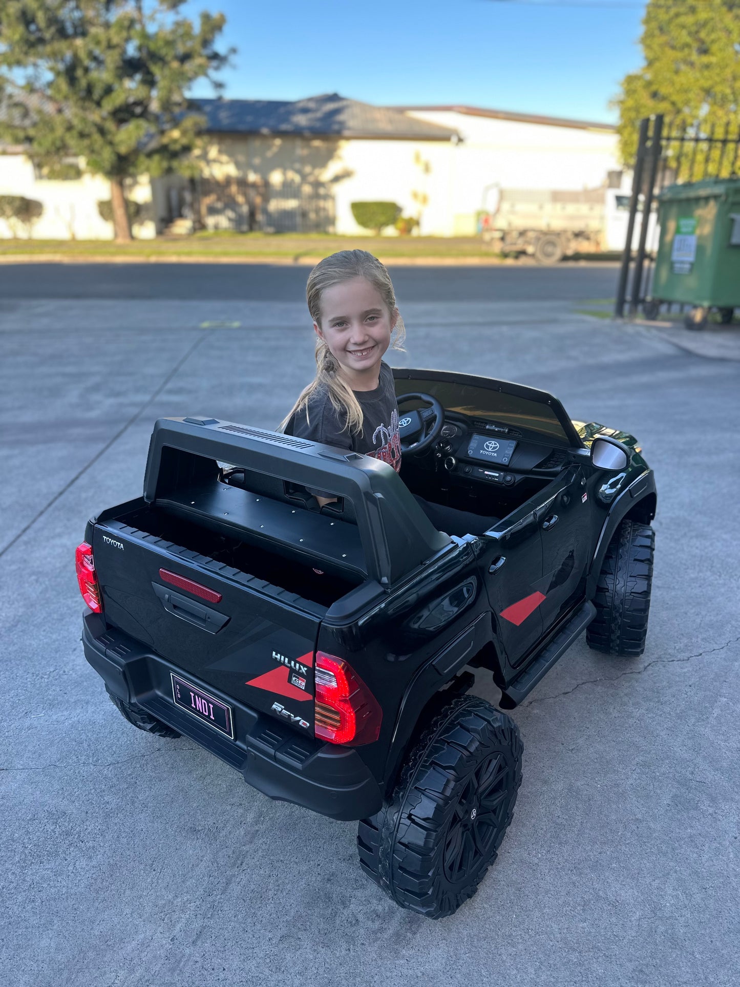 Revo Toyota HiLux 2 Seat Ute 24V - Black