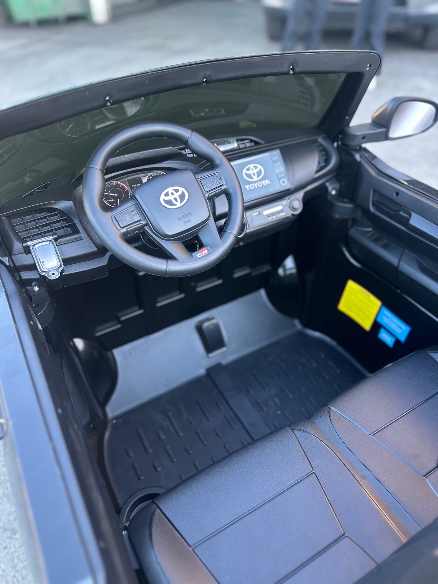 Revo Toyota HiLux 2 Seat Ute 24V - Grey