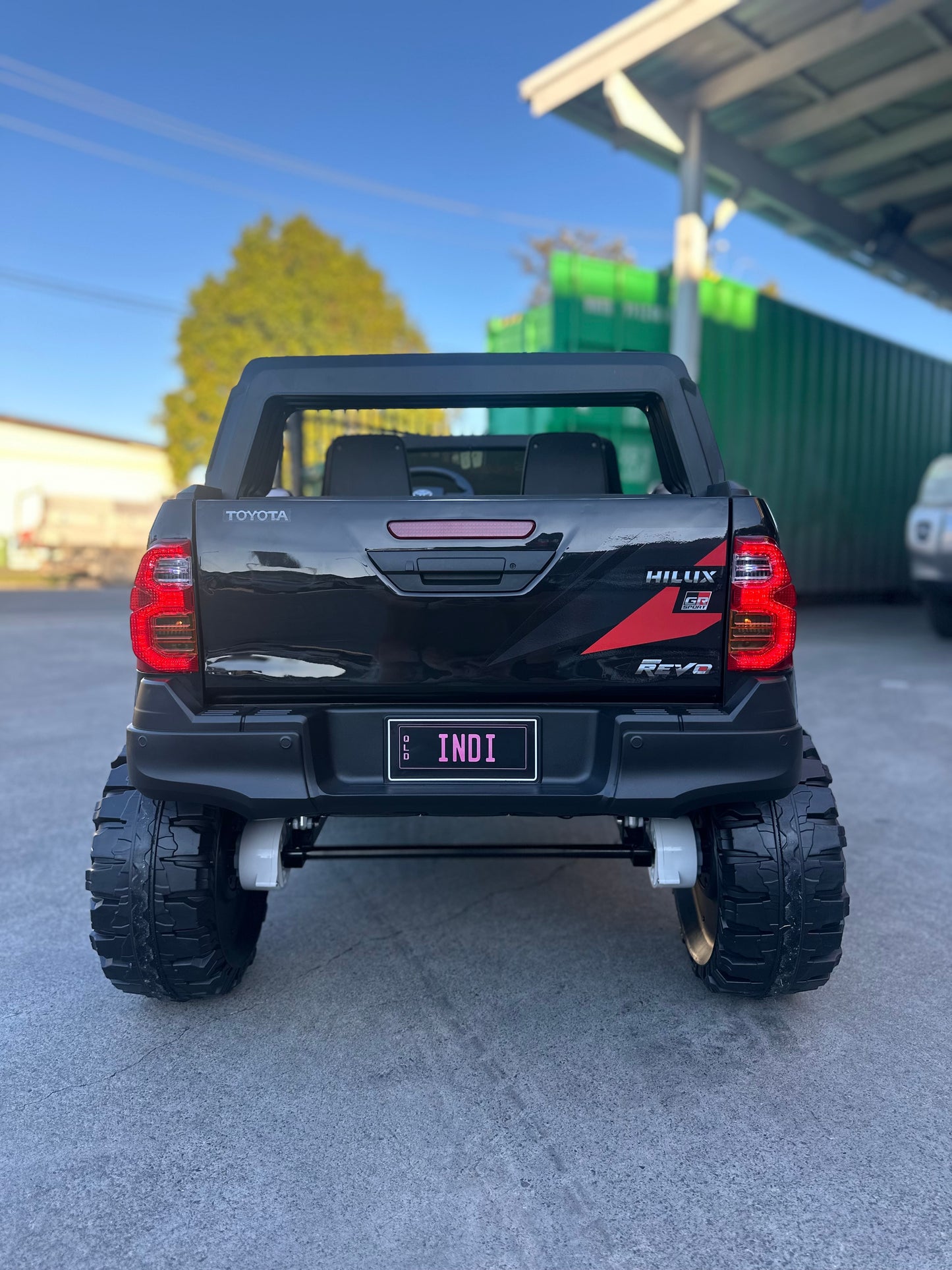 Revo Toyota HiLux 2 Seat Ute 24V - Black